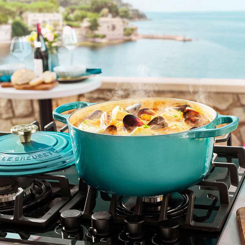 Le Creuset Signature Cast Iron Round Casserole 24cm image number 9
